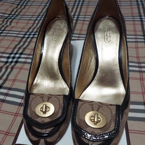 Signature Coach Heels - Picture 3 of 3